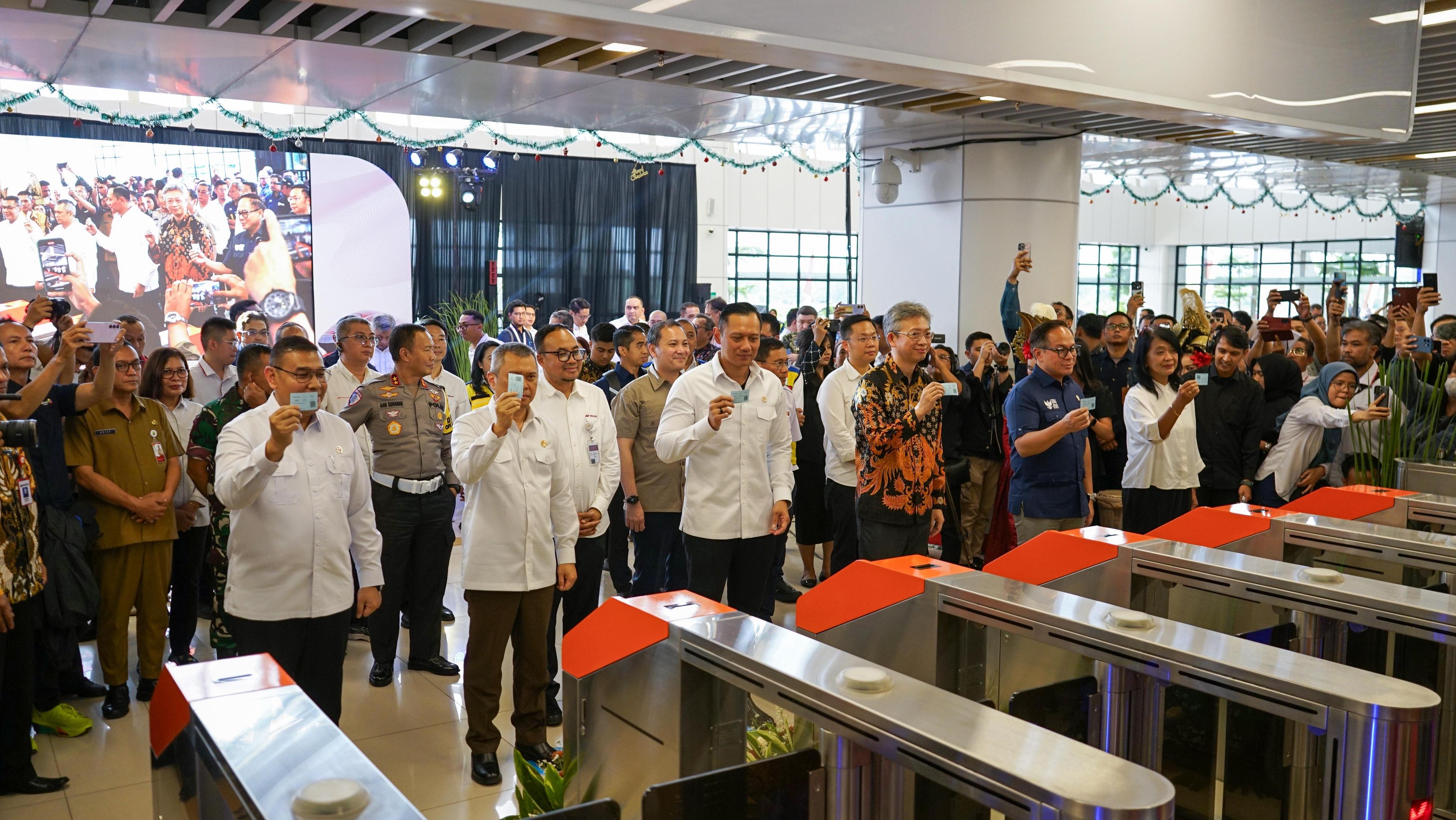 Karya WEGE, Menko AHY Resmikan Stasiun WHOOSH Karawang