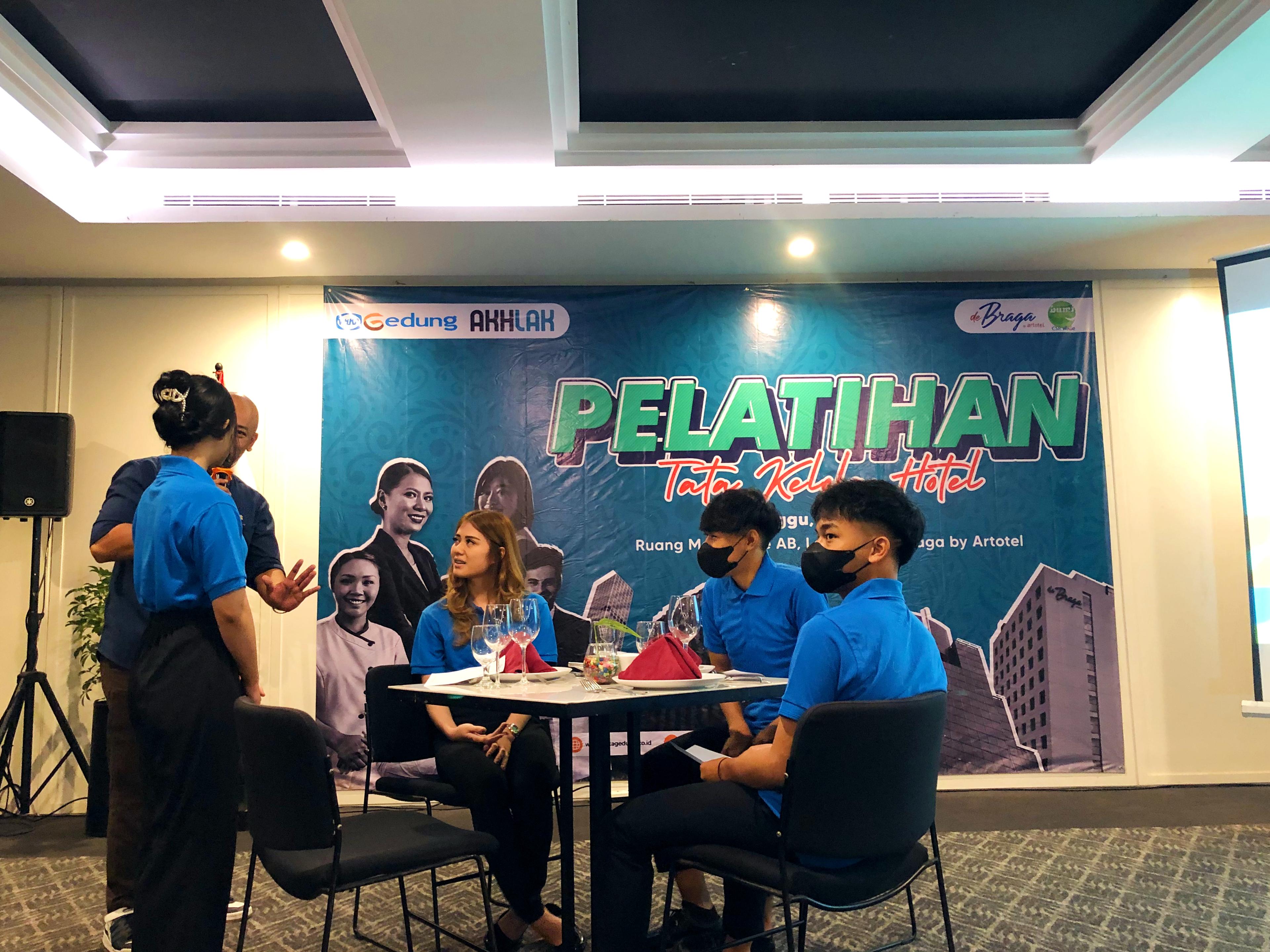 CSR WEGE dan de Braga by Artotel, Beri Pelatihan Tata Kelola Hotel untuk Masyarakat Braga