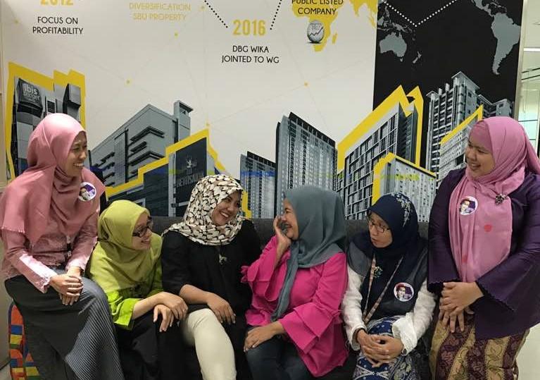 Meriahkan Hari Kartini, Srikandi Wika Gedung Kenakan Kebaya saat ke Kantor