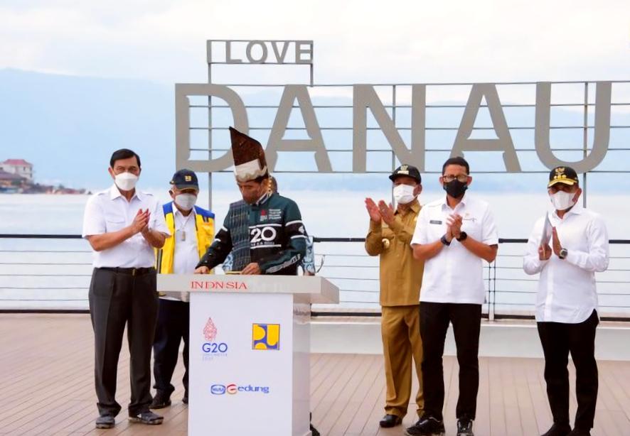 Presiden Jokowi Resmikan Kawasan Pantai Bebas Parapat