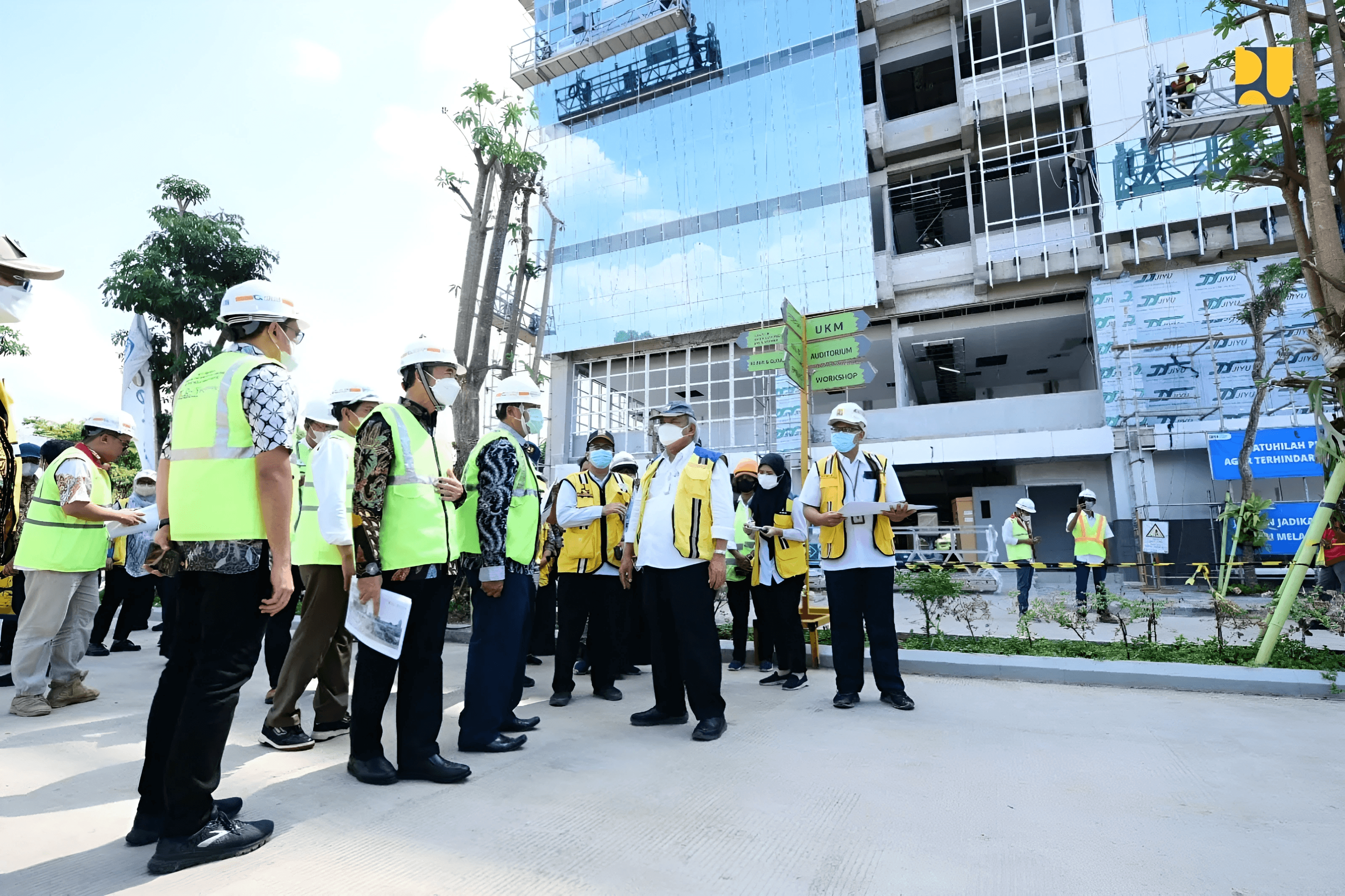 Tinjau Pembangunan Gedung Kampus Baru Politeknik PU, Menteri PUPR Ingatkan Aspek Estetika dan Penghijauan