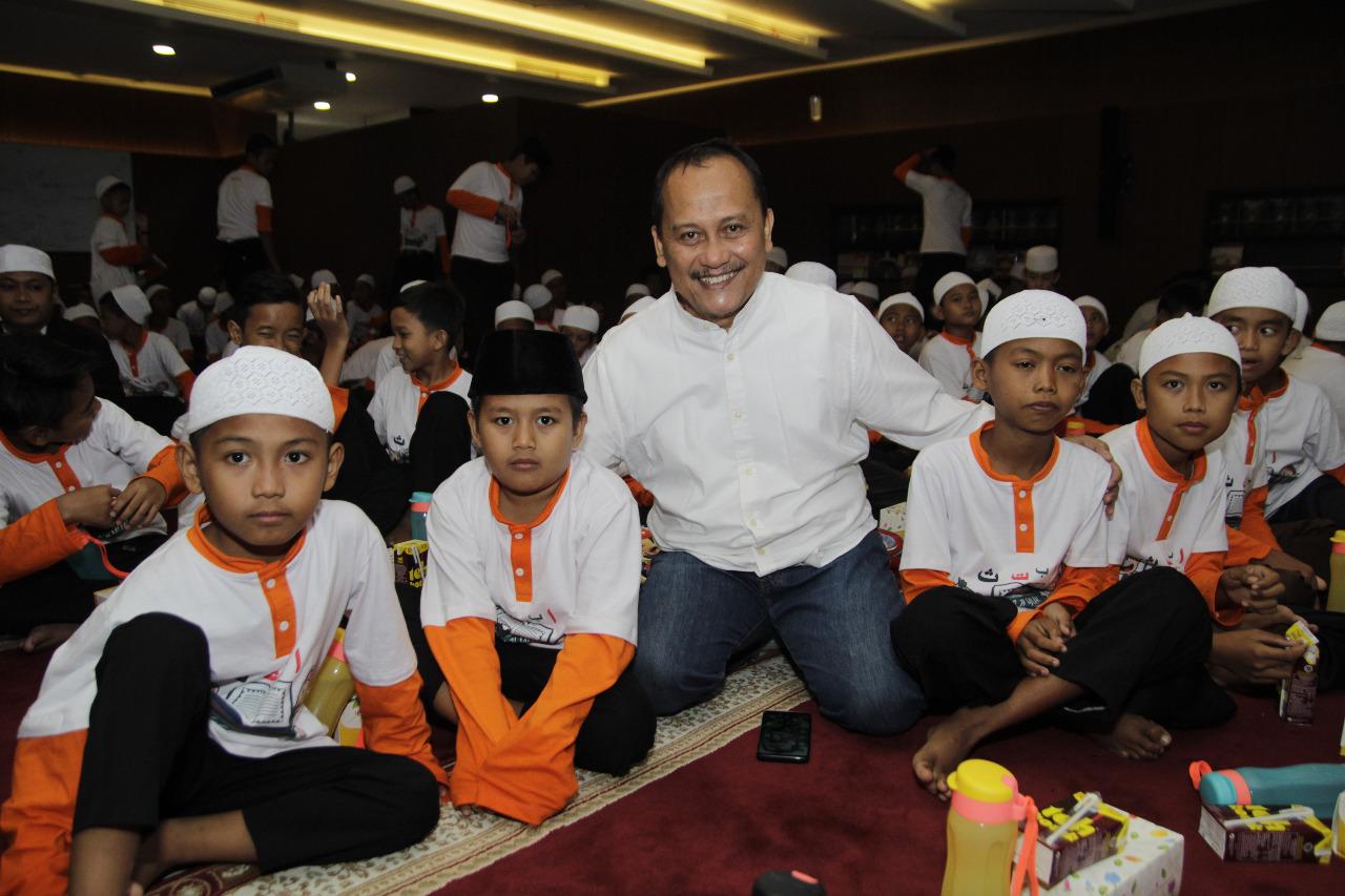 WIKA Gedung Gelar Santunan kepada 300 Anak Yatim dan Kaum Dhuafa