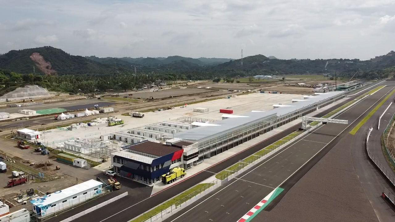 WIKA Gedung Lengkapi & Percantik Fasilitas Pendukung Balapan Sirkuit Mandalika